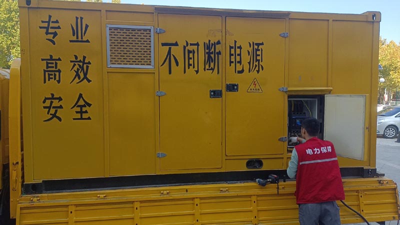 大连柴油发电机组和UPS电源配合使用时，如何避免切换过程中的电力中断？